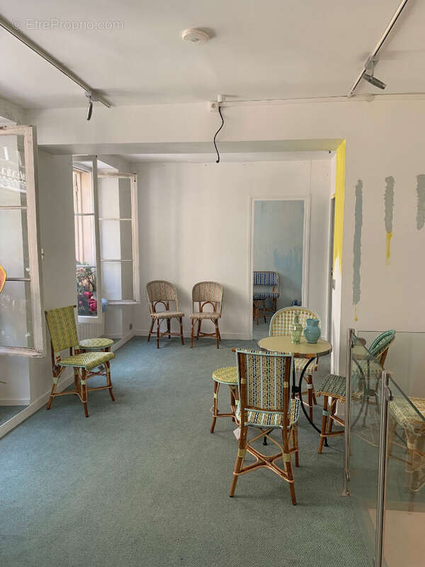 Commerce à PARIS-6E