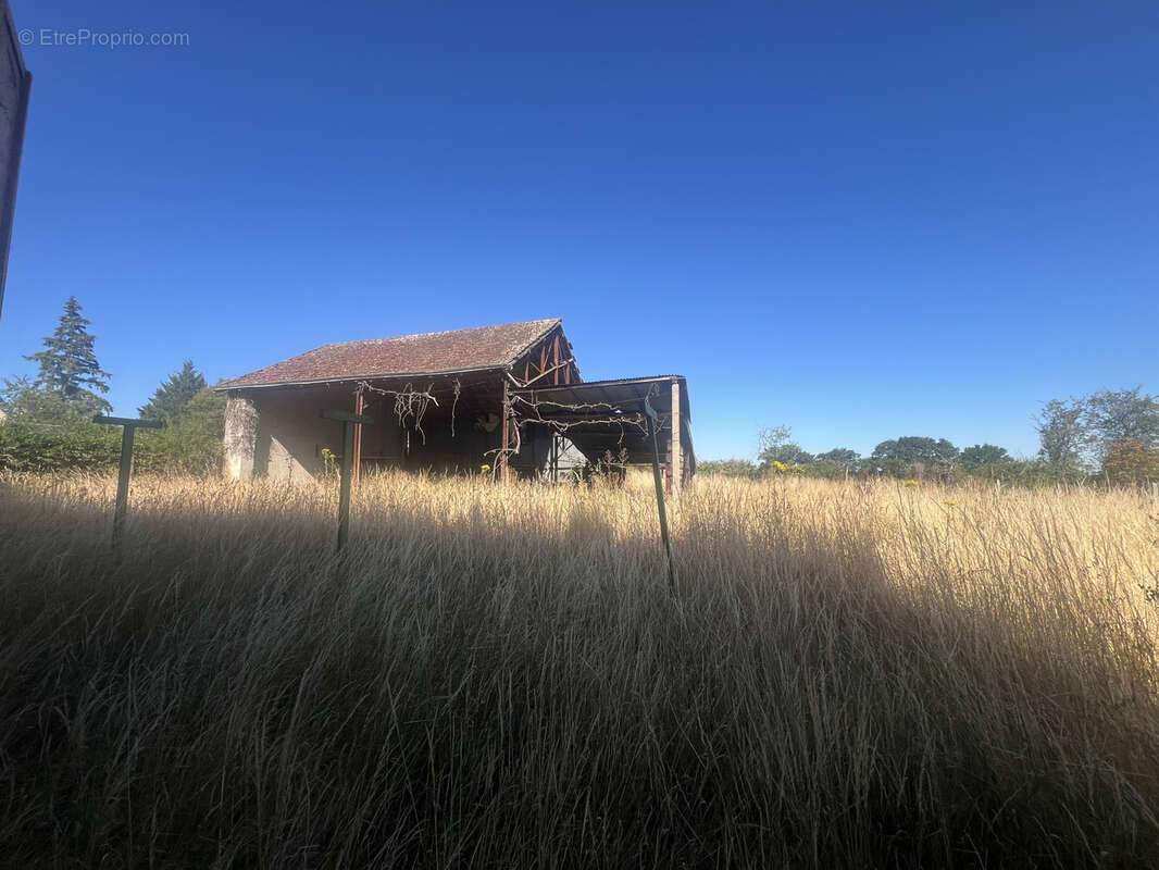 Maison de bourg avec dépendance et terrain - photo 4