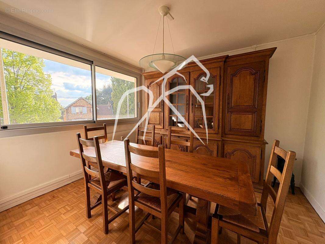 Appartement à MONT-SAINT-AIGNAN