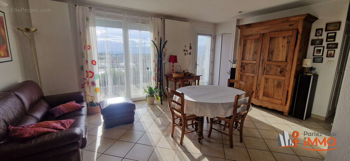 Maison à GENILAC