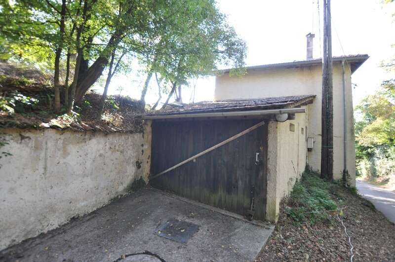 Maison à LAPEYROUSE-MORNAY