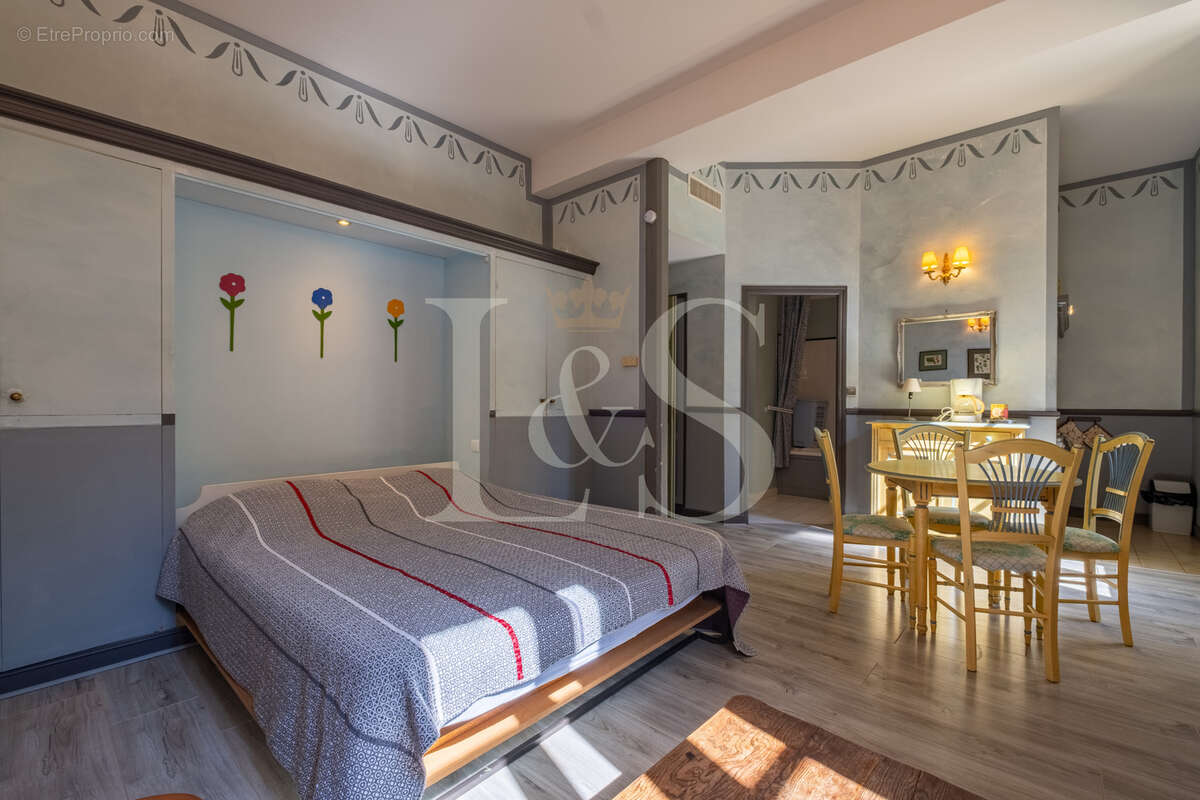 Appartement à MONTBRUN-LES-BAINS