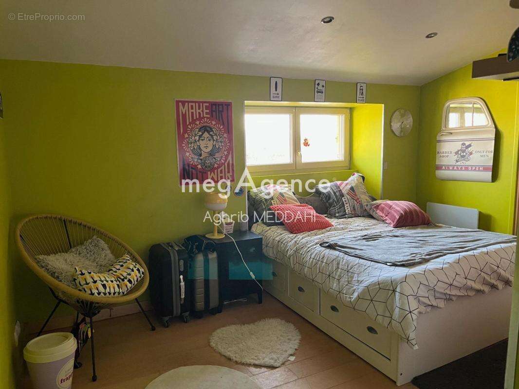 "À 10 minutes des plages de Royan, découvrez une authentique demeure de caractère offrant 6 chambres, piscine, studio indépendan - photo 9