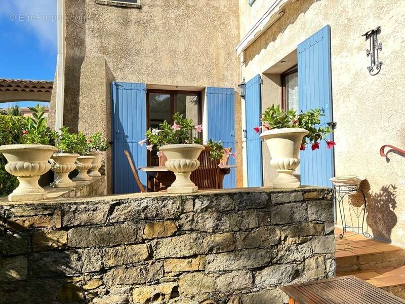 Appartement à GREOUX-LES-BAINS