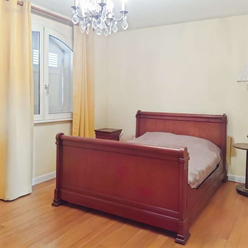 Maison à LA MONNERIE-LE-MONTEL