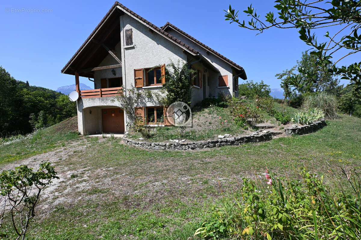 Maison à LA COMBE-DE-LANCEY
