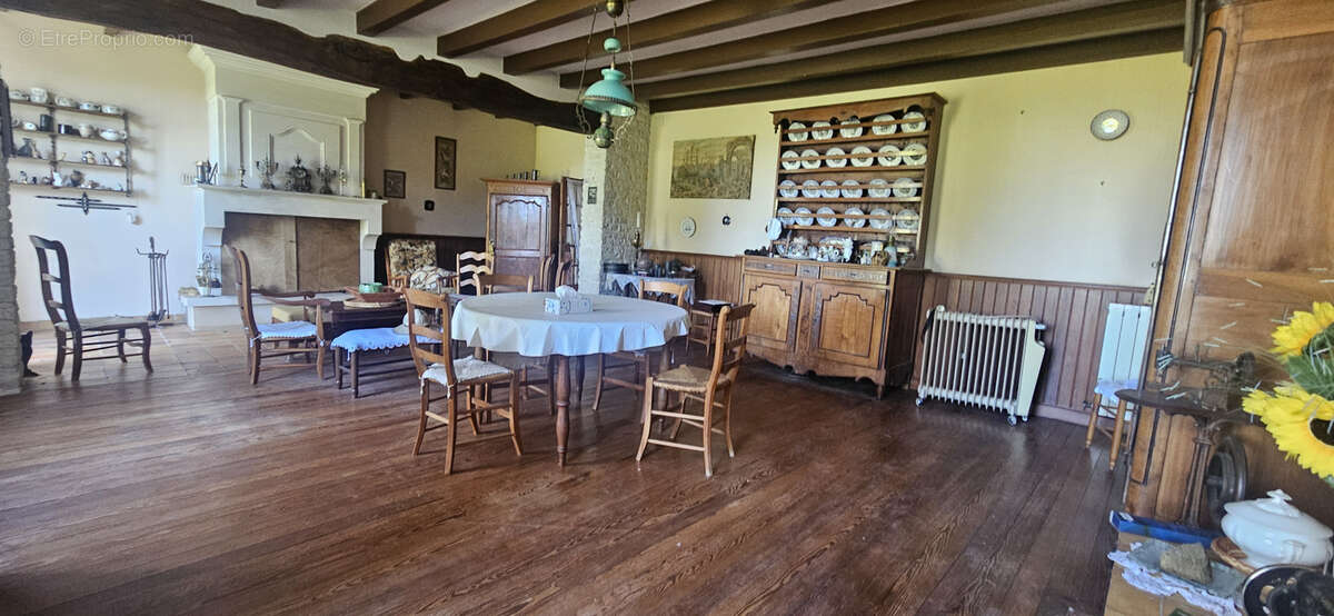 Maison à vendre de 7 pièces de 257 m2  edit - photo 3