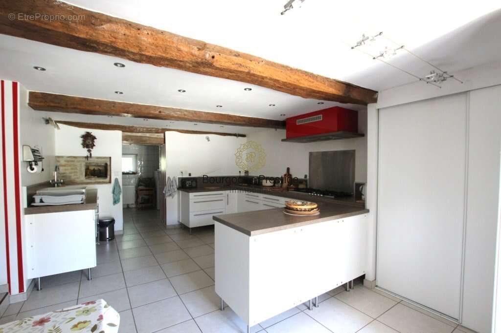 Authentique propriete de caractere en pierre avec galerie maconnaise et nombreuses dependances - photo 8