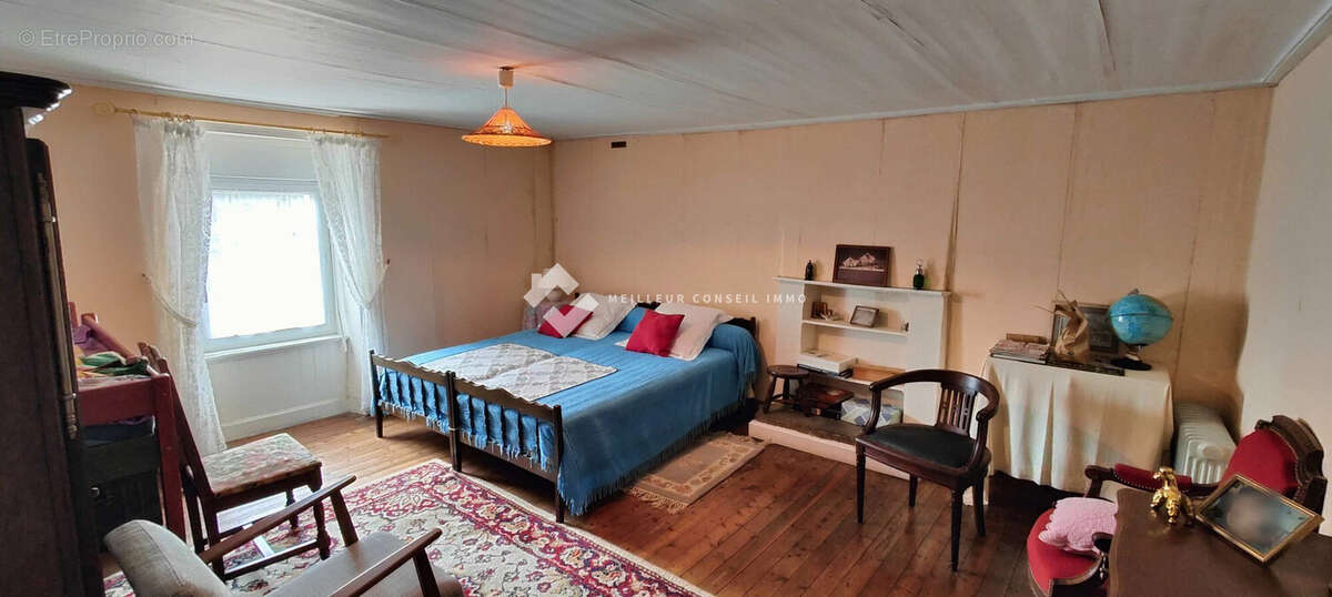 Appartement à CAUREL