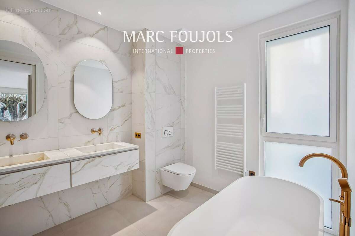 Appartement à PARIS-8E