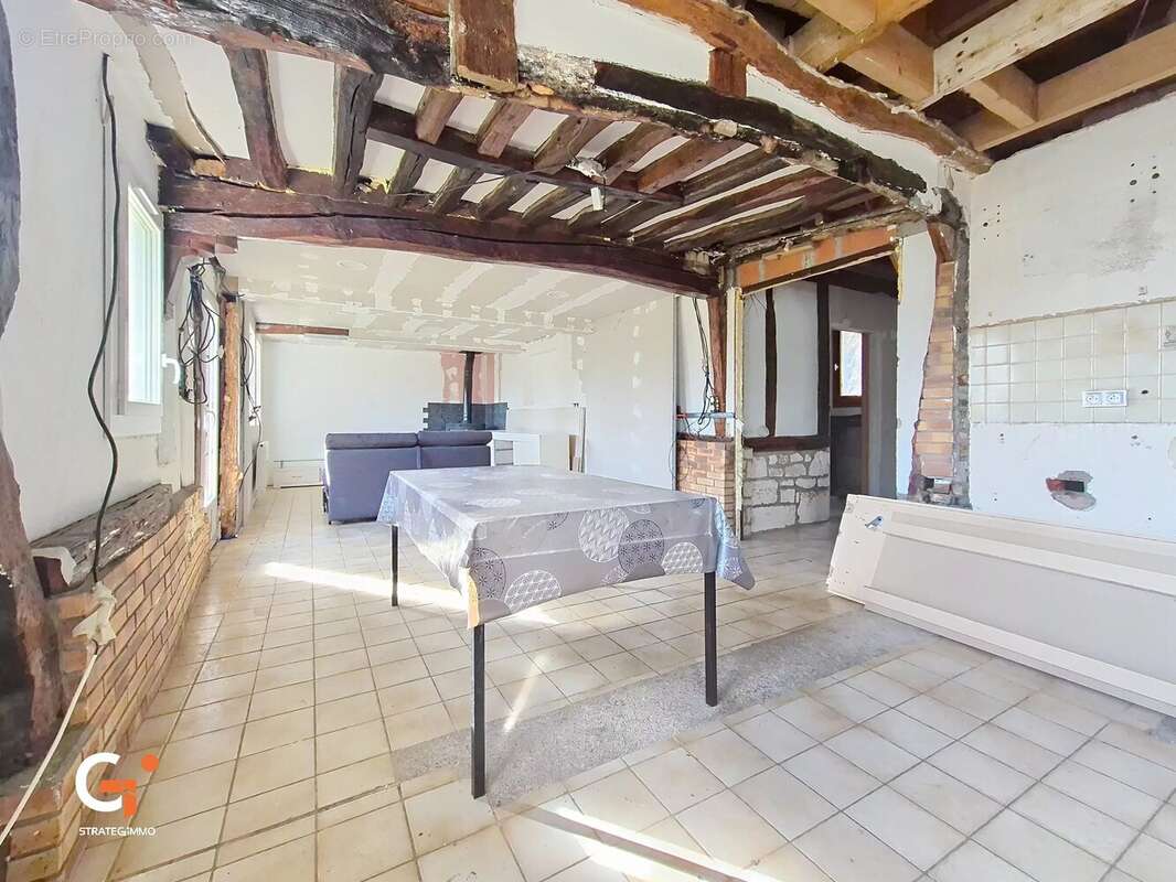 Maison à SAINT-OUEN-DE-THOUBERVILLE