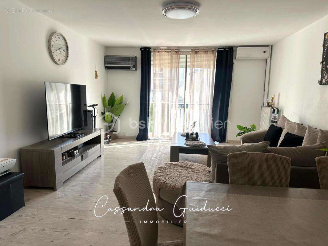 Appartement à MARSEILLE-1E