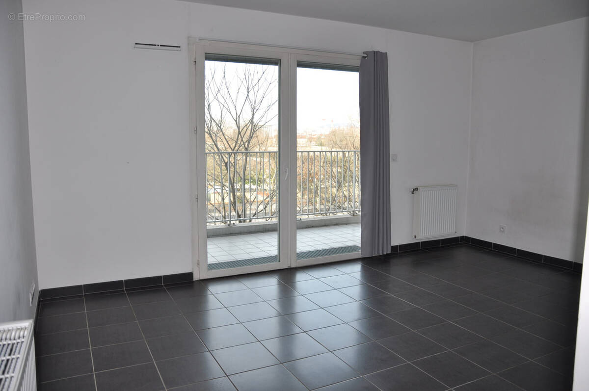 Bel appartement de 25,44 m2, lumineux, avec terrasse de 8 m2, exposé à l'Ouest, sans vis-à-vis, tram à 2 minut - photo 2