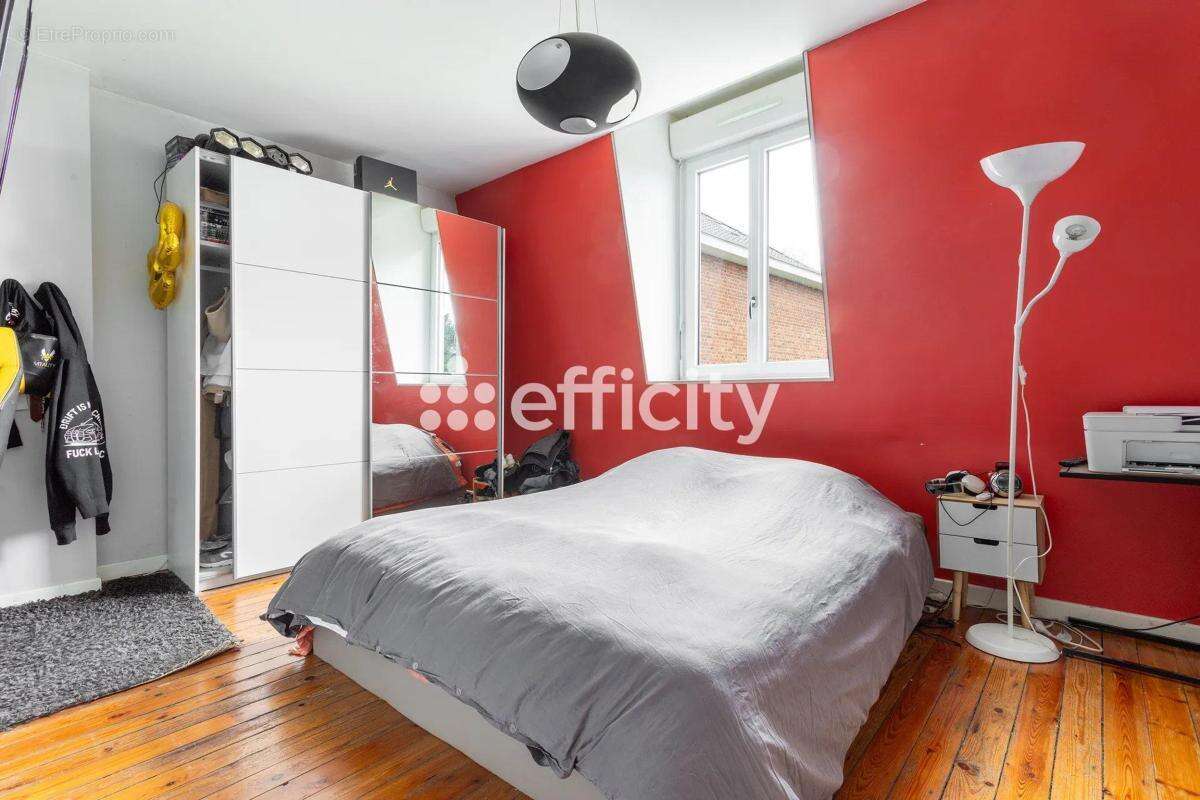 Maison à LA CHAPELLE-D'ARMENTIERES