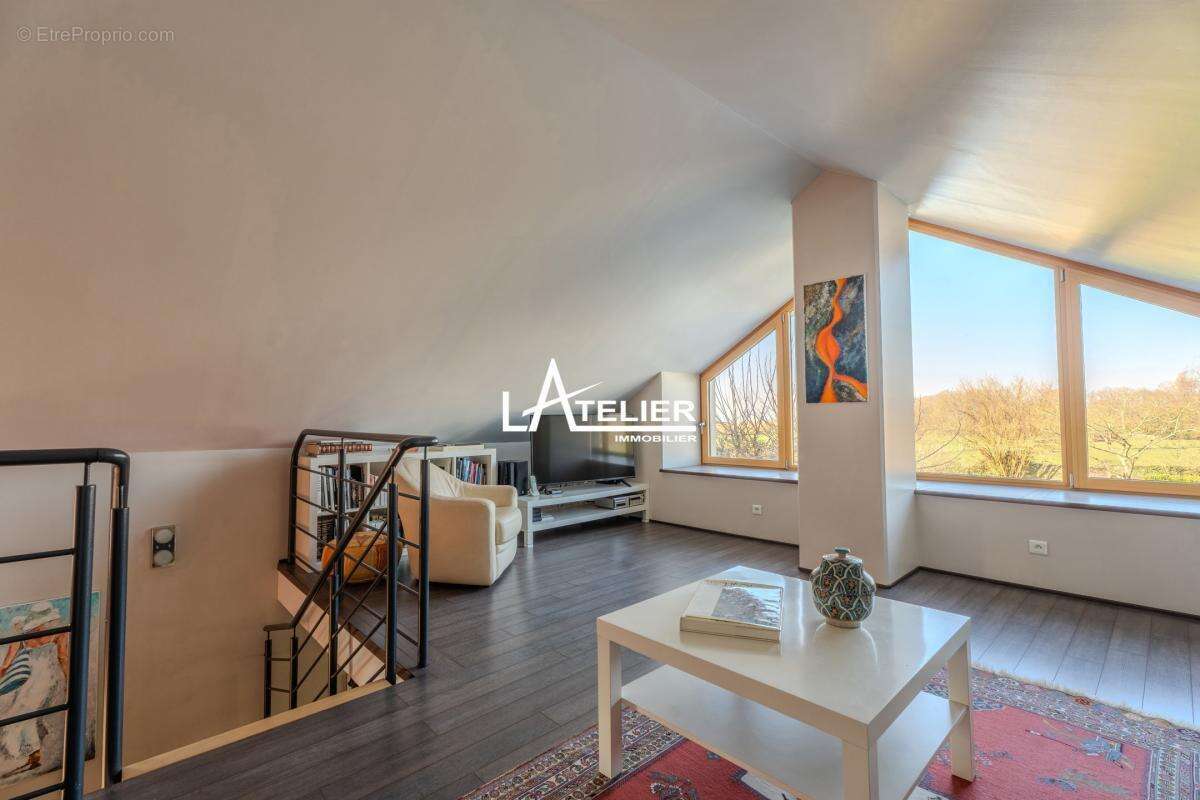 Maison en pierre avec dépendances - gros potentiel - photo 9