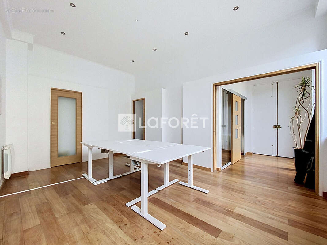 Appartement à PARIS-8E