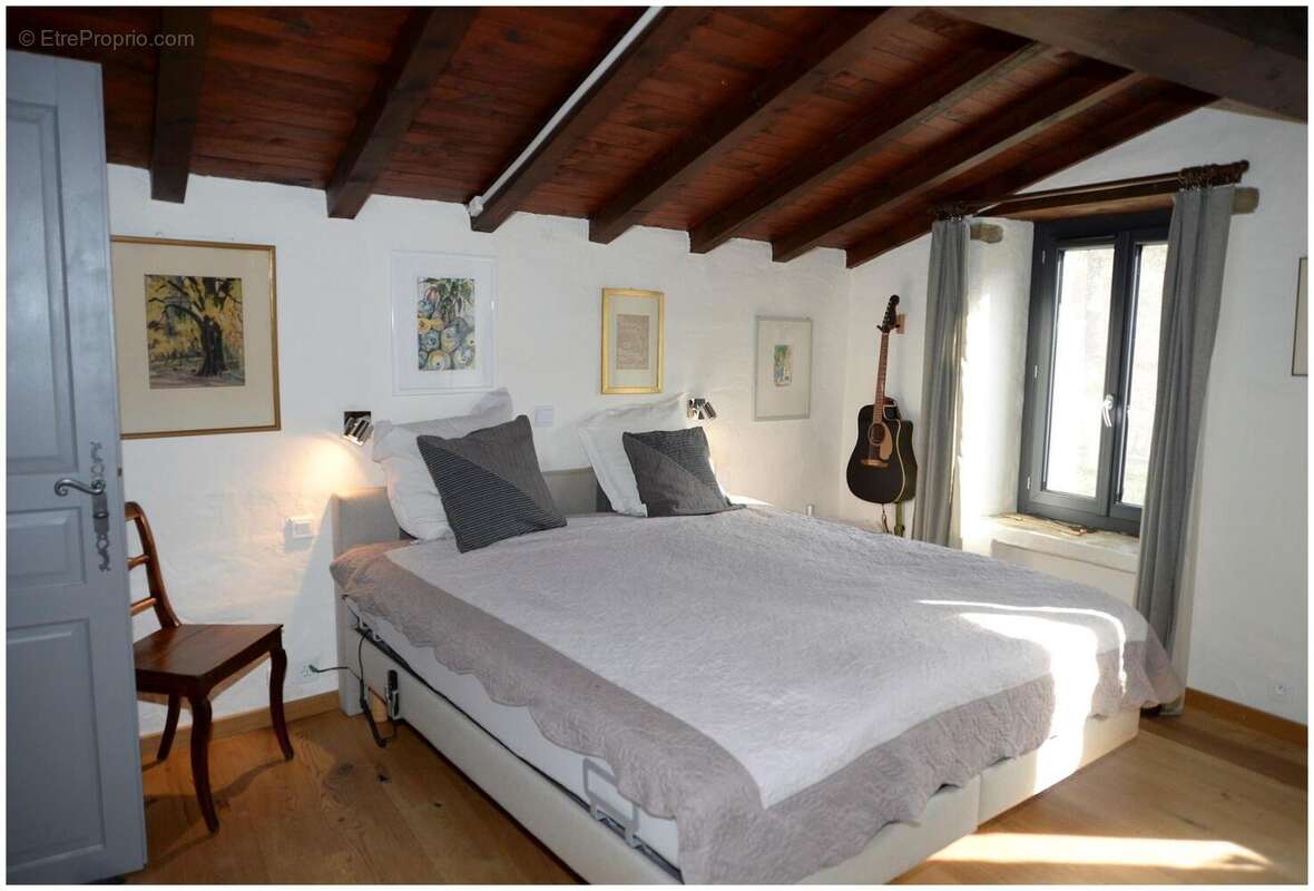Maison 320 m² à Eyzahut  - photo 9