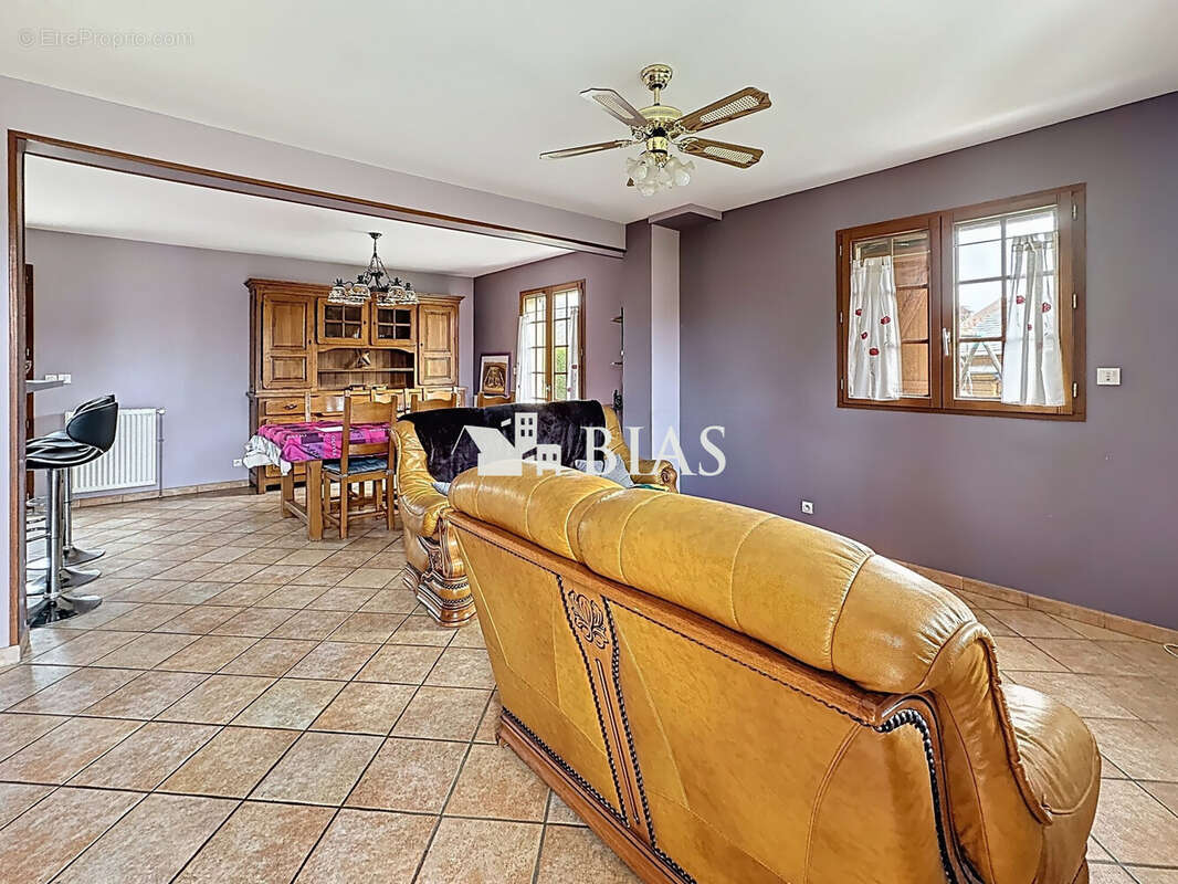 Maison à SAINT-OUEN-DE-THOUBERVILLE