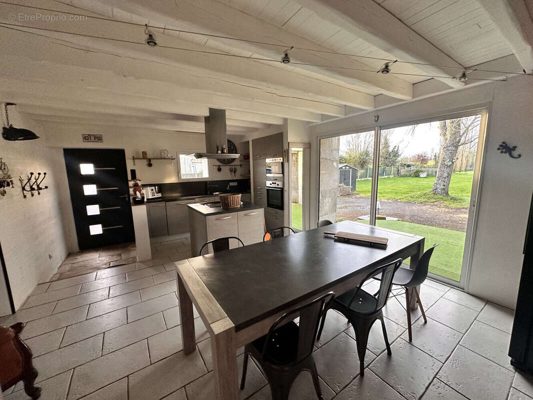 Maison 176 m² à Oulmes  - photo 4