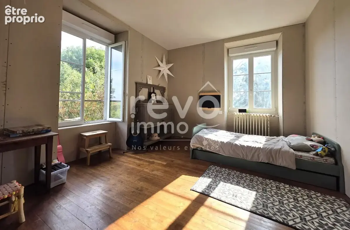 Saint-julien-de-vouvantes (44670)  ancien presbytère en pierres  191 m²  terrain 4 008 m² - photo 9