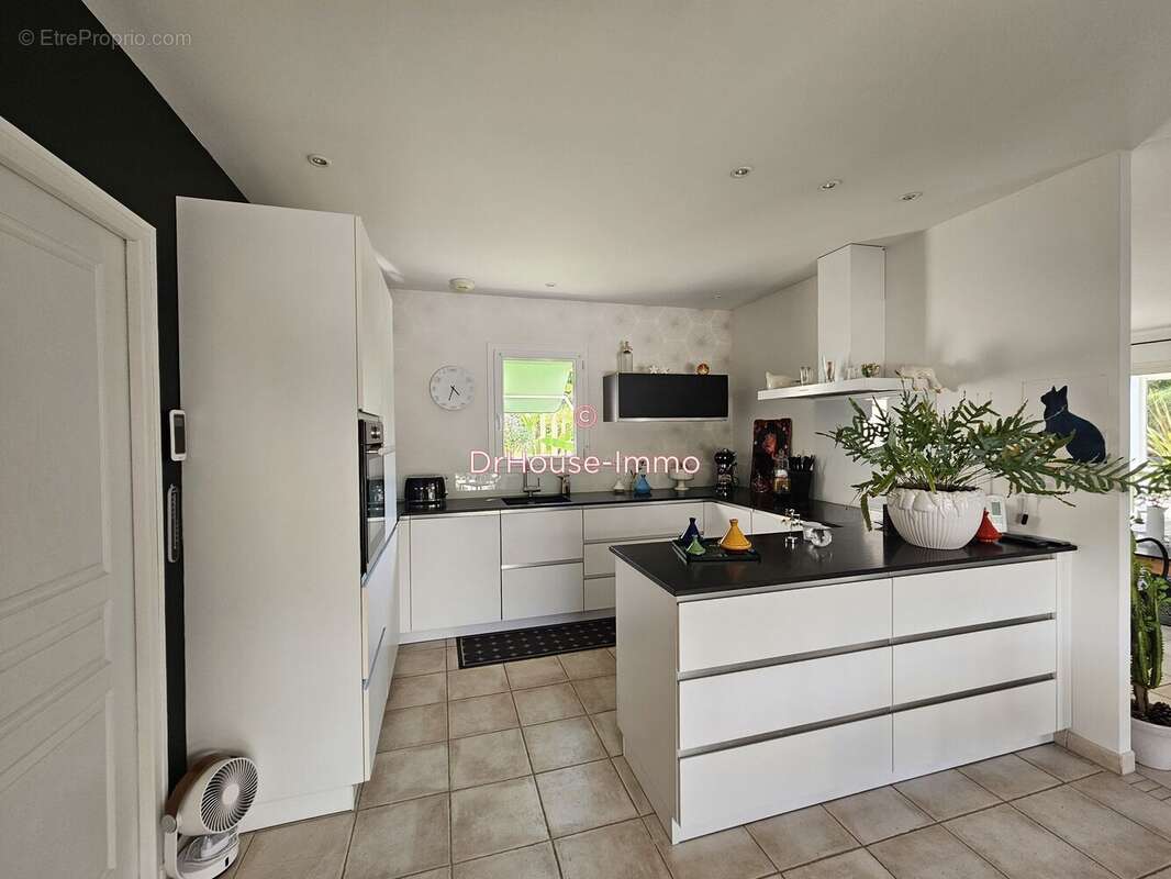 Maison 118 m² à La Creche  - photo 4