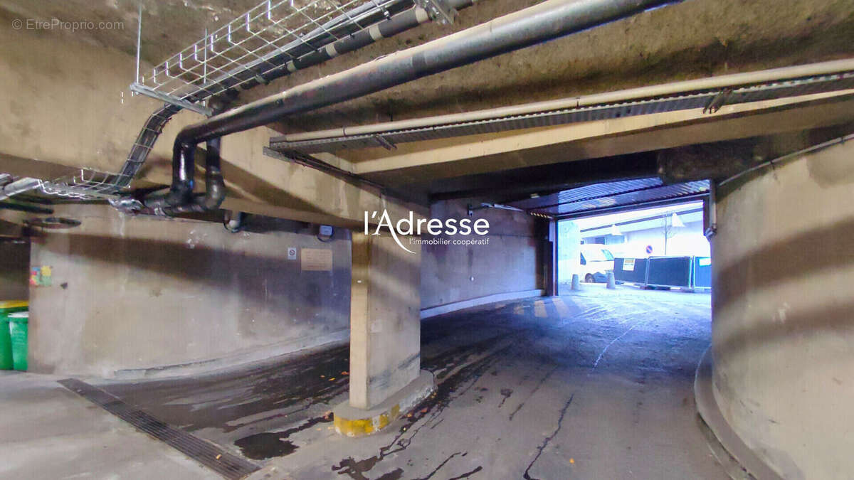 Parking à PARIS-15E