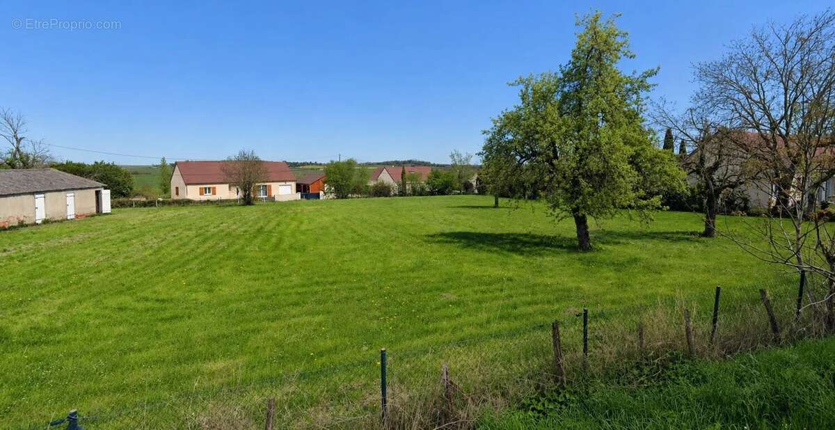 Terrain constructible 2 291 m² en 2 parcelles – Saulcet - photo 2