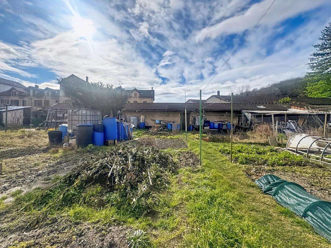 Appartement à NIVOLAS-VERMELLE