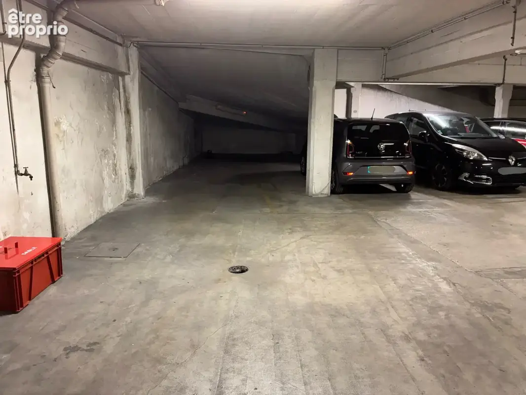 Parking 18 m² à Paris-16e  - photo 2