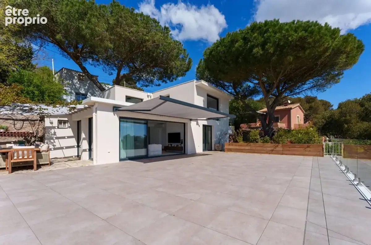 Appartement  entièrement rénové  à Sète sur le mont Saint Clair côté Sud avec vue Mer, terrasse 110 m2 et garage - photo 2