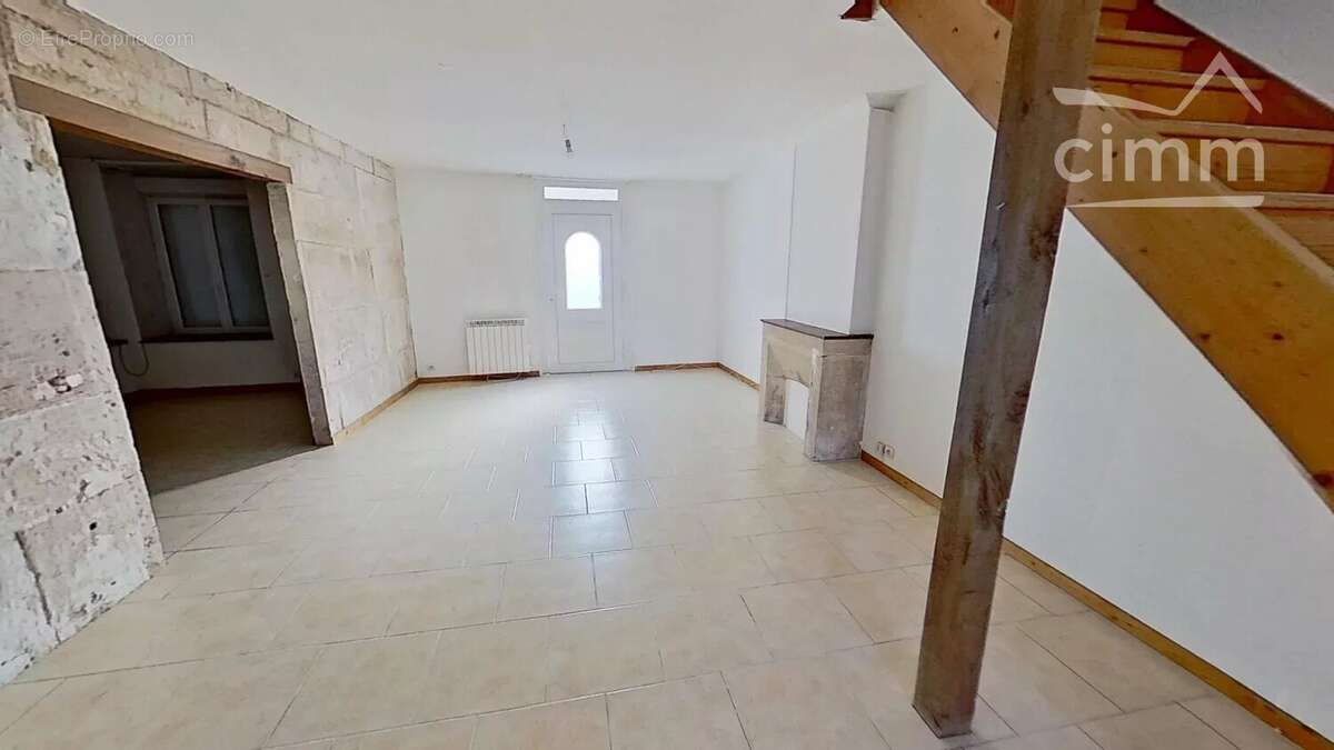 A VENDRE Maison de ville à rénover - photo 4