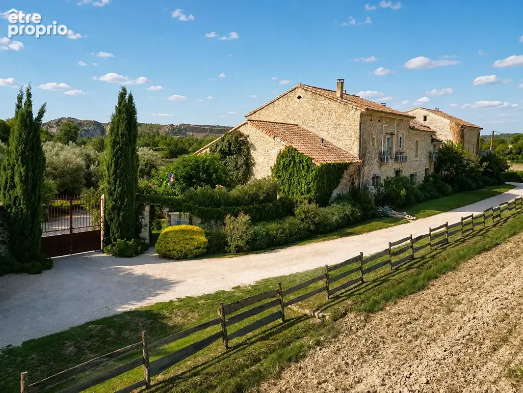Domaine en pierre de 675 m² avec piscine sur près de 3 ha - Roquemaure - photo 2