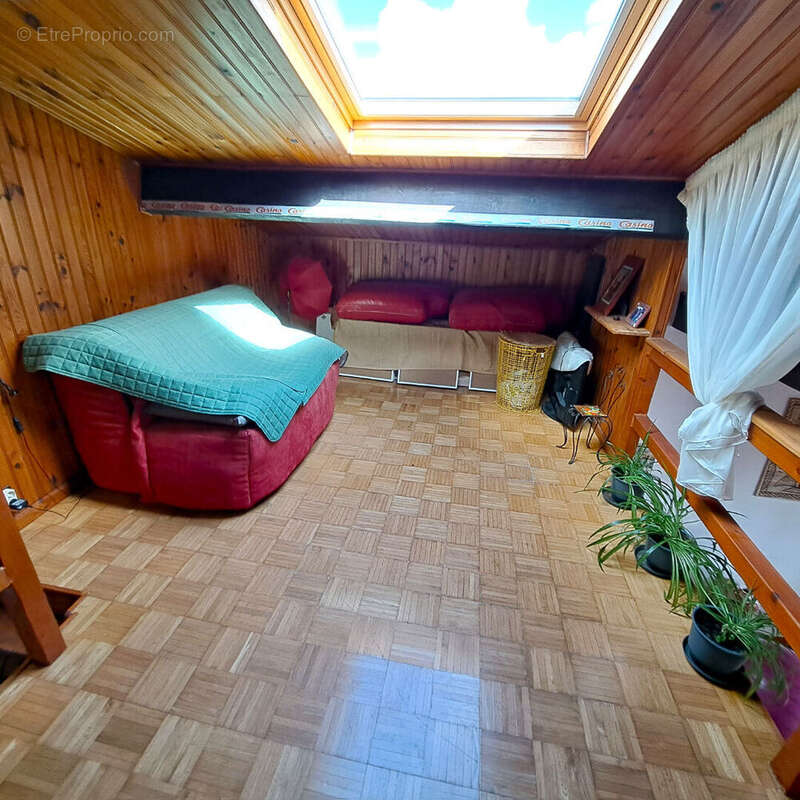Maison à ORLIENAS