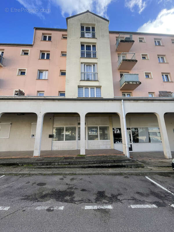 Commerce à ISSOU