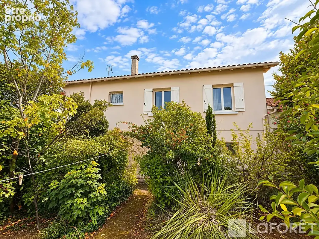 Maison familiale 134 m² - 4 chambres - Sous-sol - 2 garages + Jardin - photo 4
