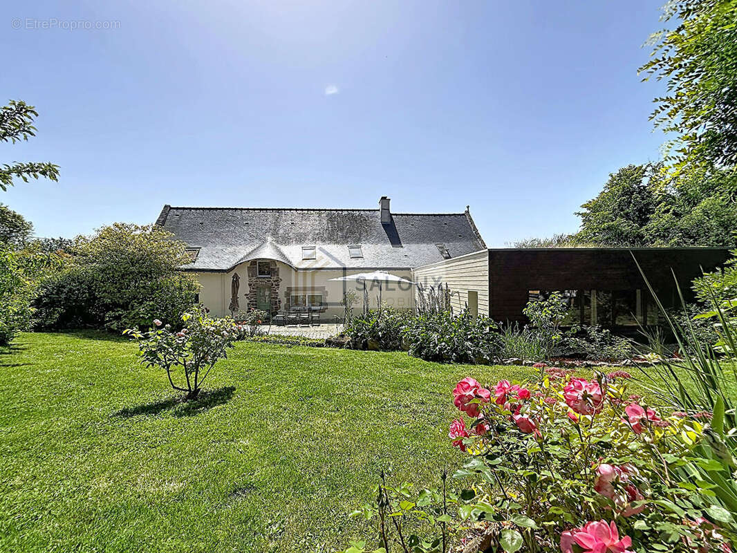 AMBON - Maison de charme en pierre de 240m² - photo 2