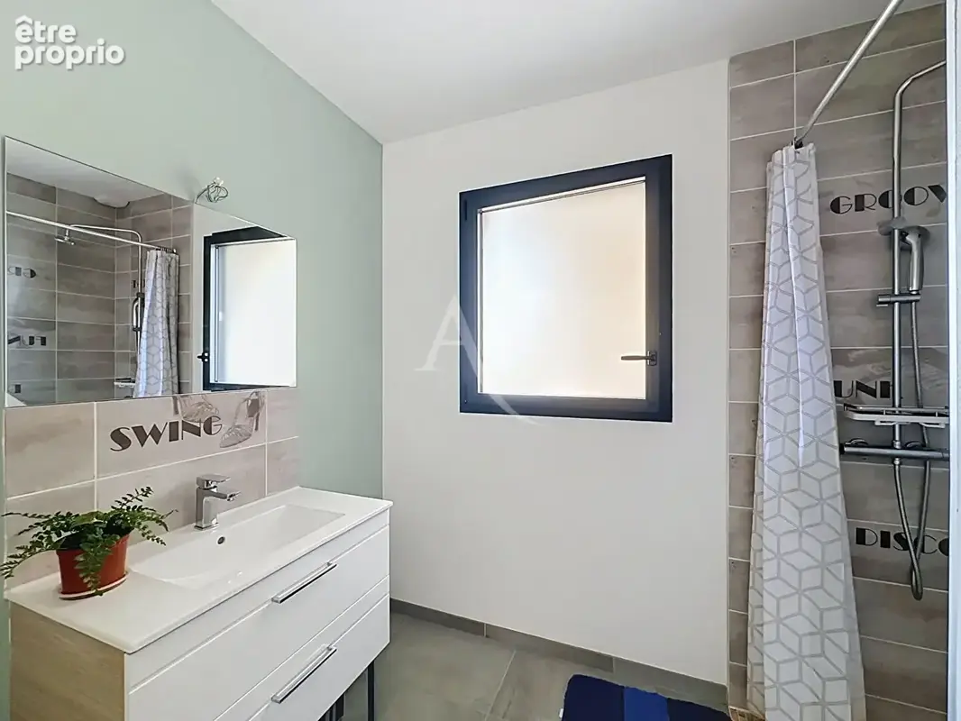 Maison contemporaine 2021 - Plain-pied - DPE A - Centre de Vernoil-le-Fourrier - photo 9