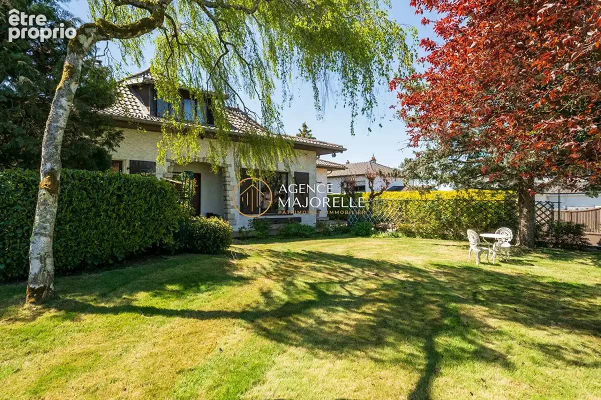 Maison à VELAINE-EN-HAYE