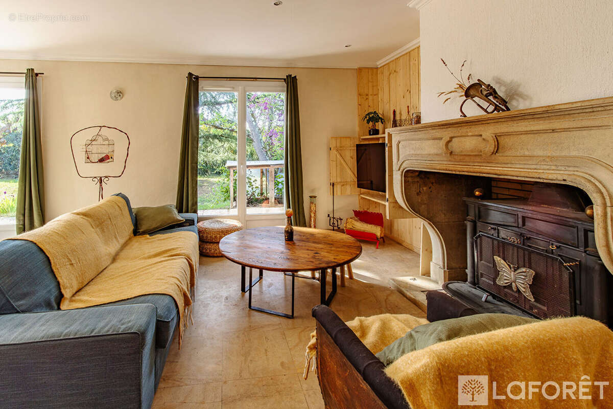 Maison à AMBARES-ET-LAGRAVE