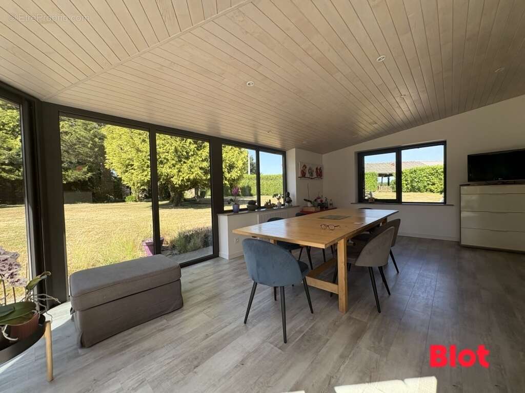 Maison 252 m² à Montauban-De-Bretagne  - photo 4