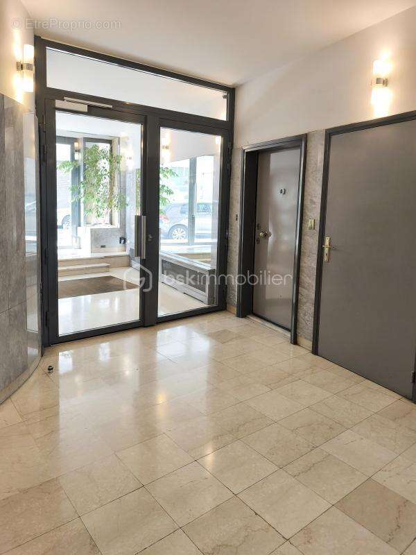 Appartement à PARIS-8E