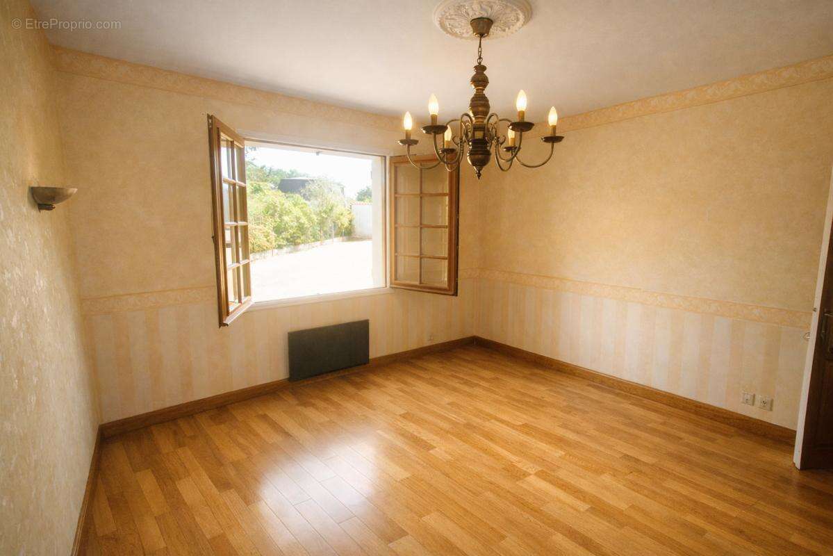 Maison 295 m² à Saint-Victor  - photo 9