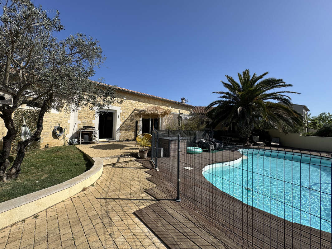 Maison à LAUDUN-L'ARDOISE