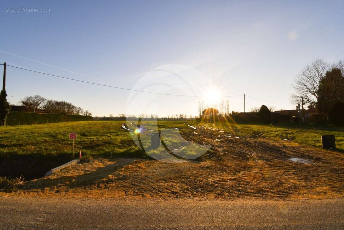 Terrain à BIOULE