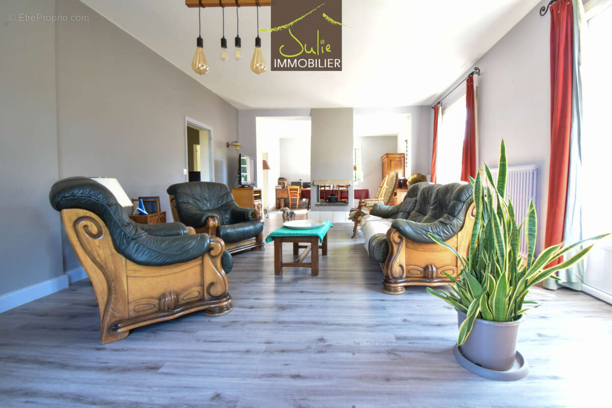 CERIZAY - Spacieuse maison de 250 m2 avec piscine - photo 3