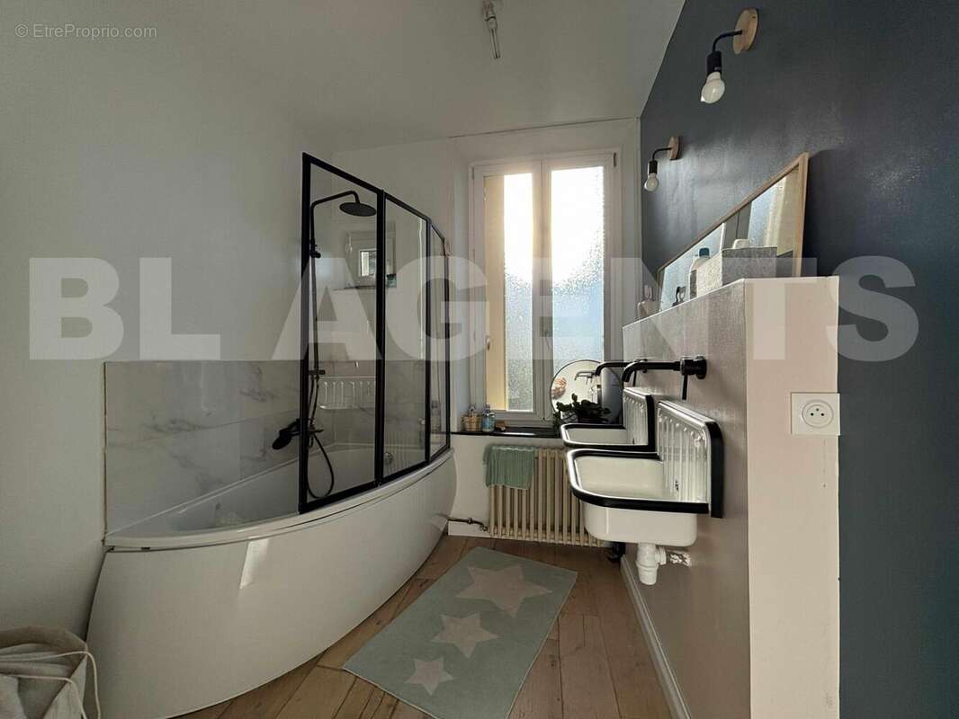 c9bf47dd-aa33-4919-a8d8-ae52833354d9 - Maison à CHARLEVILLE-MEZIERES