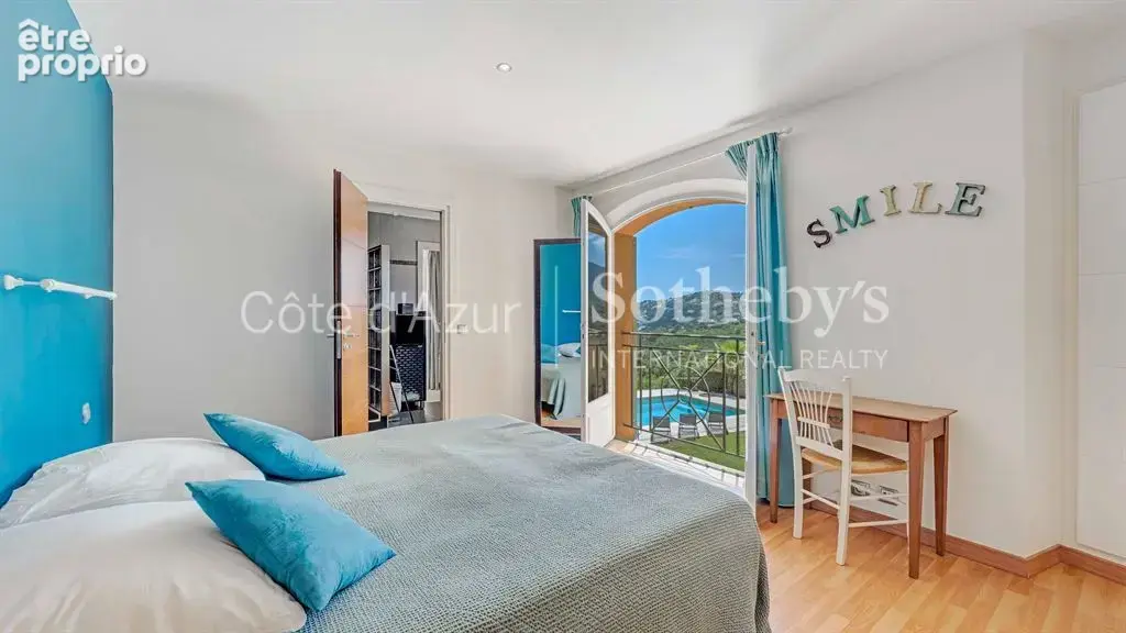 Élégante bastide de prestige avec vue panoramique sur la baie de Cavalaire-sur-Mer - photo 11
