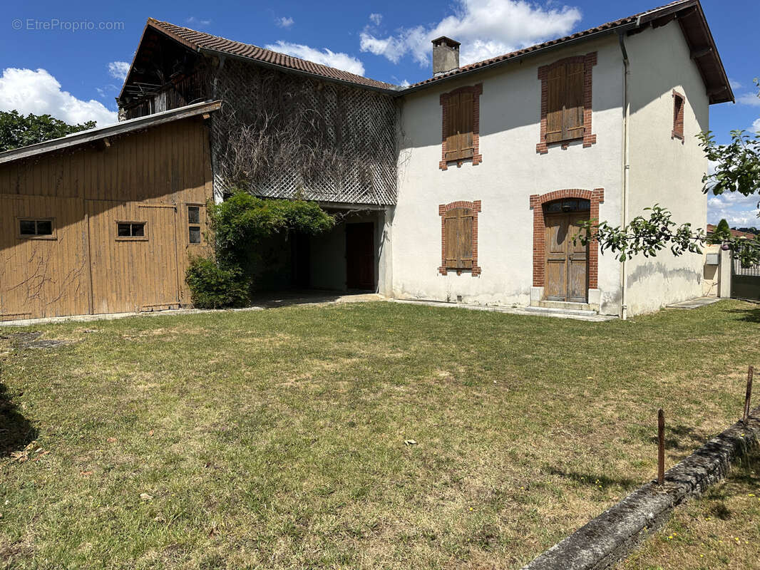 Maison de ville a redécorer avec jardin clos et garage - photo 7