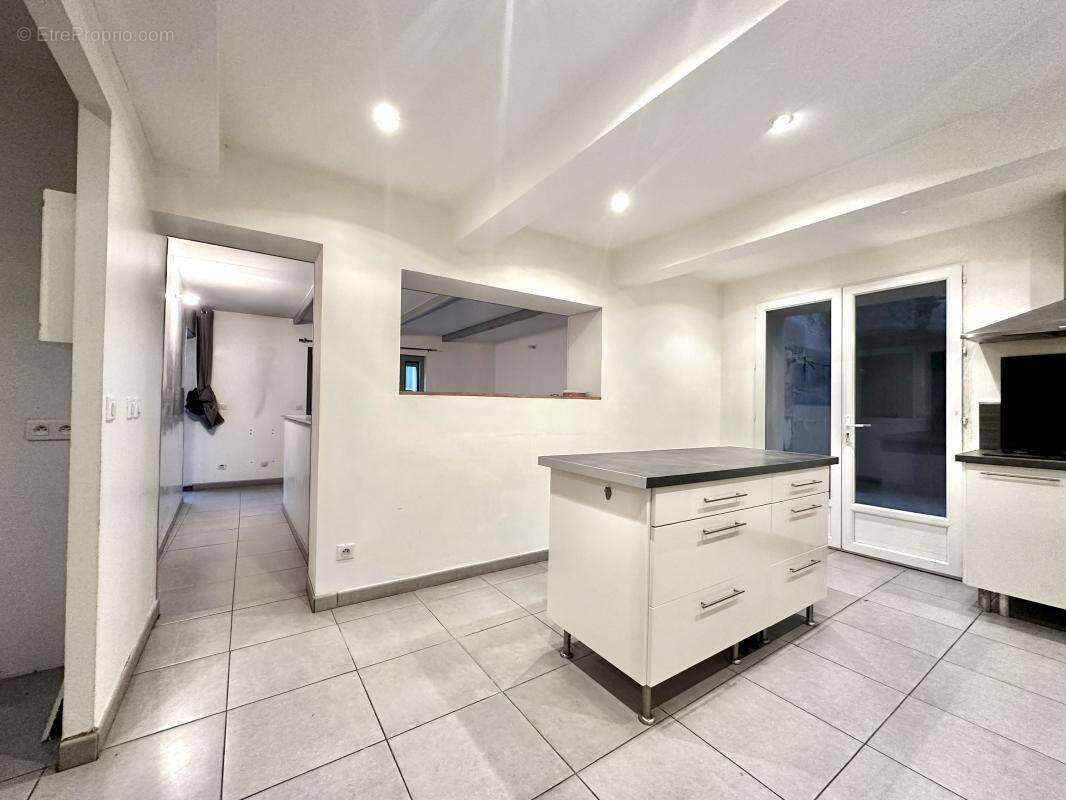 Maison à JONQUIERES-SAINT-VINCENT