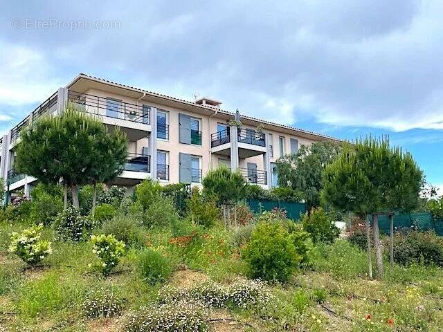 Appartement à ROQUEBRUNE-SUR-ARGENS